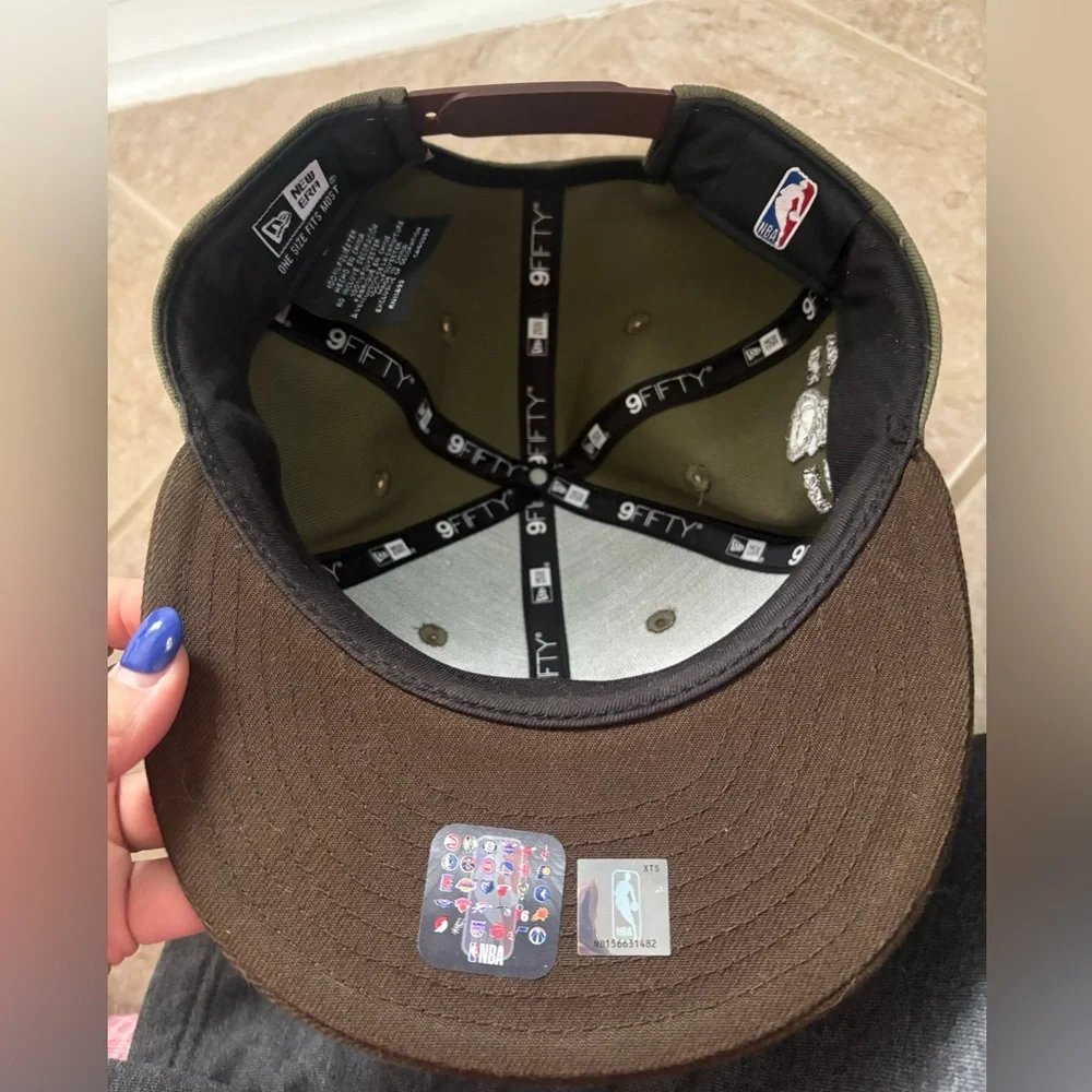 Men's New Era OSFM Olive Chicago Bulls 9FIFTY Snapback Hat with brown brim